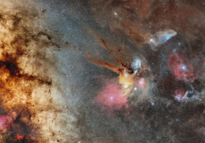 The Milky Way’s Most Beautiful Portrait: A 17-Hour Exposé of Cosmic Splendor